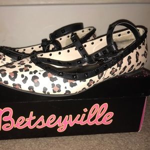 Betsy Johnson Flats